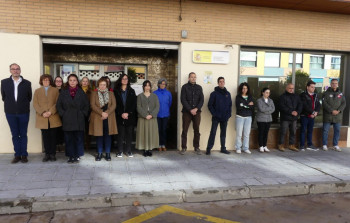 Minuto de silencio en la Subdelegación del Gobierno por los asesinatos machistas de dos mujeres en Barcelona y Madrid 