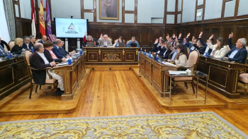 La Diputación reitera su compromiso “firme e inequívoco” frente a la violencia hacia las mujeres con la oposición de PP y Vox