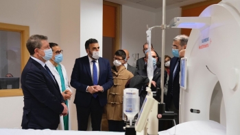 García Page visita el nuevo TAC instalado por la Junta en el CEDT de Azuqueca