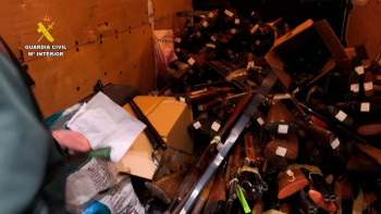 La Guardia Civil reduce a chatarra 529 armas de fuego, armas blancas y objetos peligrosos en una fundición supervisada