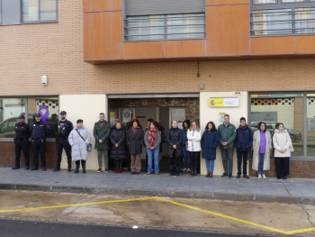 Minuto de silencio en la Subdelegación del Gobierno por un nuevo asesinato machista ocurrido en Madrid