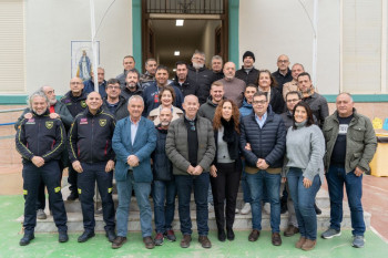 Bomberos del CEIS Guadalajara y trabajadores de la Diputación donan parte de su sueldo al colegio de Massanassa