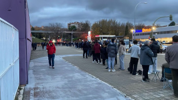 Se agotan los abonos para el partido del Dépor y el Barcelona. Largas colas a las puertas del Escartín para hacerse con una entrada