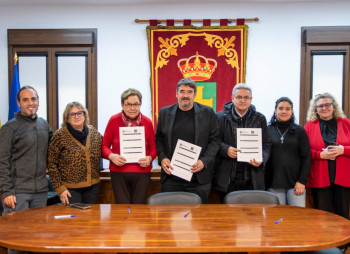 El Ayuntamiento de Marchamalo entrega 6.000 euros a la Hermandad de la Virgen de la Soledad para reparaciones en la Ermita