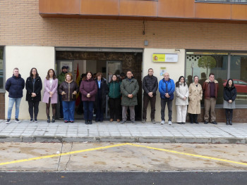 Minuto de silencio en la Subdelegación del Gobierno por los asesinatos machistas ocurridos en Tarragona y Valencia