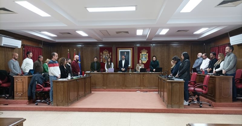 El pleno del Ayuntamiento de Azuqueca guardó un minuto de silencio contra la violencia de género//Imagen: Ayto. Azuqueca