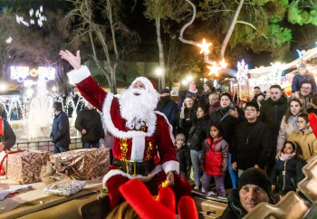 Ilusión y diversión en el Gran Desfile de Papá Noel en la capital