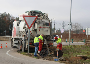 El Ayuntamiento de Cabanillas ejecuta labores de limpieza de la red de colectores del municipio