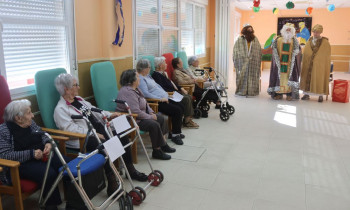 Los mayores de Cabanillas reciben a los Reyes Magos, antes de la Cabalgata