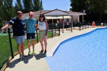 Pareja cierra 2025 con la reforma de la piscina, la modernización de la farmacia y más alumnado en la escuela