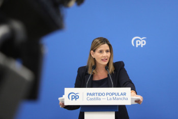 La 'guerra de las encuestas': el PP maneja otra que da la victoria a Paco Núñez en la región