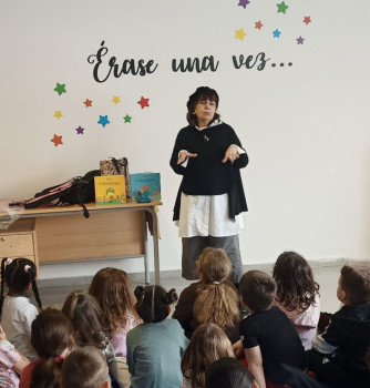 La escritora infantil Violeta Monreal protagoniza una original jornada en la Biblioteca de Alovera