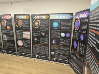 La Biblioteca León Gil acoge la exposición 'Astronomía sobre ruedas