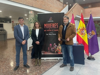 'Mujeres que mueven el mundo', la exposición que recoge las desigualdades de las mujeres