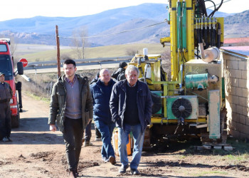 El portavoz del PP en la Diputación conoce los últimos avances para solucionar el problema del agua en Atienza