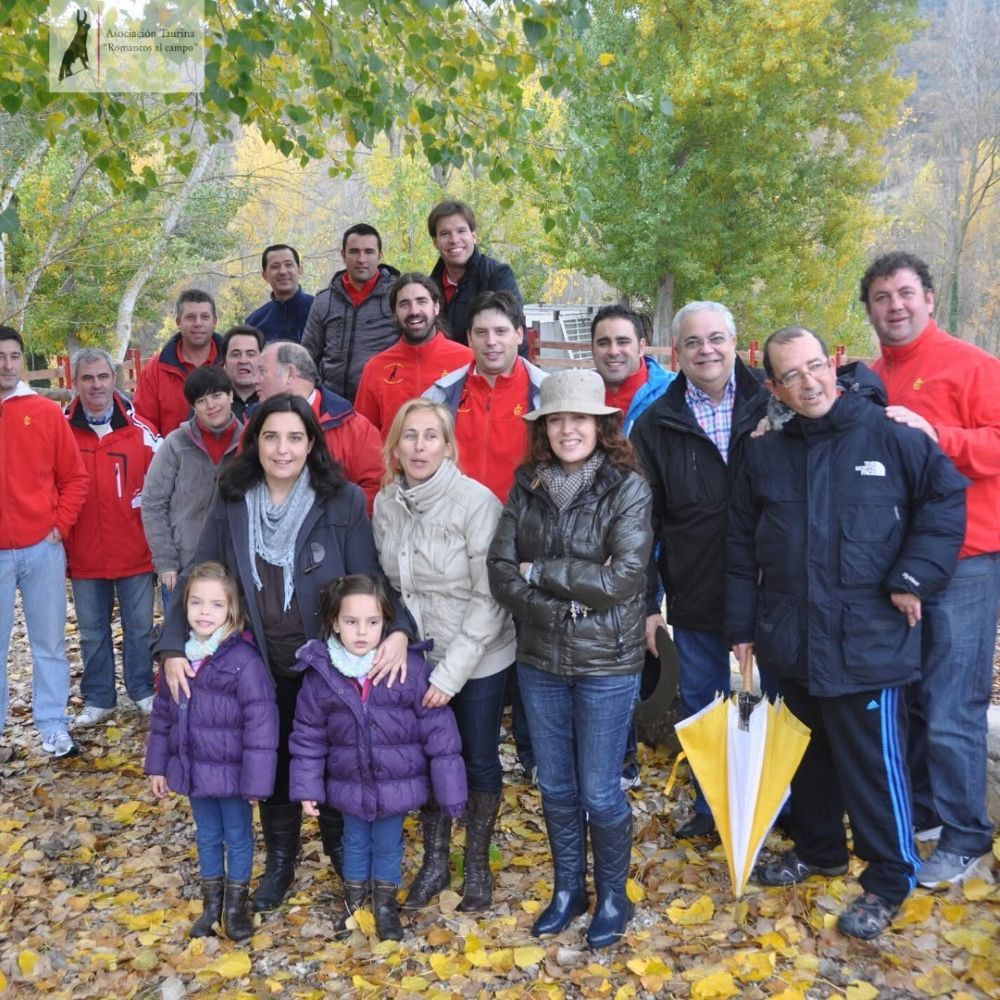 Uno de los momentos del día en que Moncholi visitó Romancos y fue nombrado primer socio de honor. // Imagen; Romancos al Campo