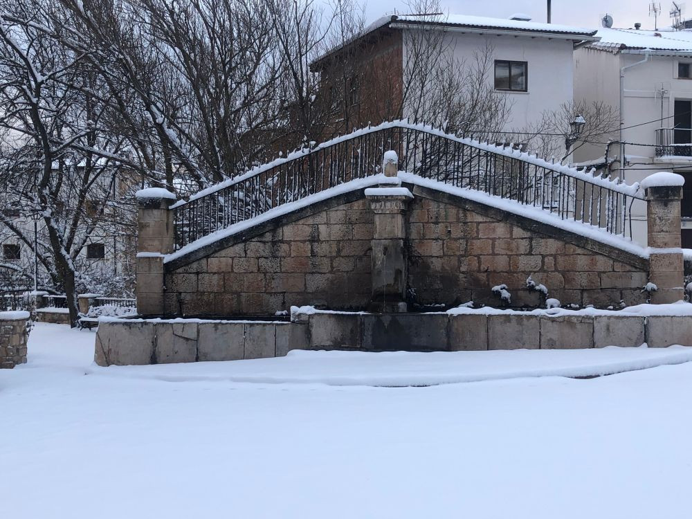 La nieve hizo su aparición en Checa, en el Señorío de Molina, durante el fin de semana. // Imagen: JF Arrazola