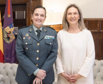 La alcaldesa da la bienvenida a la nueva jefa de la Comandancia de la Guardia Civil