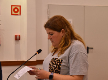 Vecinos y vecinas de Taracena denuncian el “abandono y destrozo de aceras; un parque infantil obsoleto y unas instalaciones deportivas lamentables"