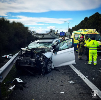 Los Bomberos de Guadalajara intervienen en un accidente en la A2
