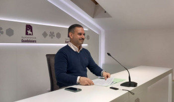 Pomeda califica de "incidencia" el desinterés de las empresas en el contrato de los autobuses urbanos