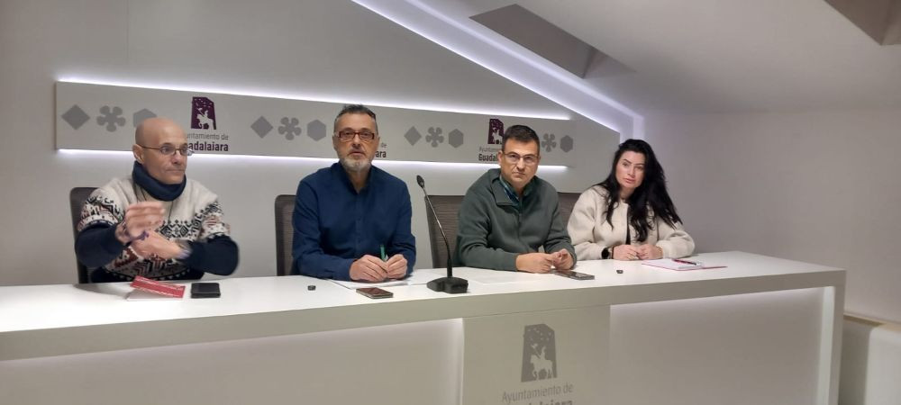 Representantes de la plantilla y de los sindicatos USO y UGT, durante la rueda de prensa//Imagen: El Decano de Guadalajara.