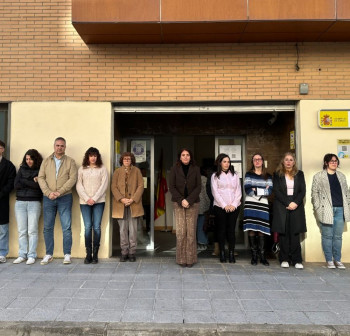 Minuto de silencio por el asesinato machista de una mujer en Madrid, y de una mujer y su hija en Castellón