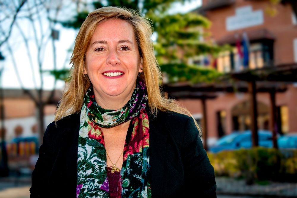 La portavoz del grupo socialista en el Ayuntamiento de Alovera, Inmaculada Tello. // Imagen: PSOE Alovera