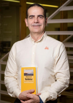 "Mi libro es un homenaje a esa gente resiliente que quedaron atrapados en ciudades fantasmas"