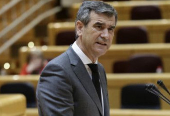 Román se interesa en el Congreso por el Parador de Molina que ya plantea más cierres estacionales