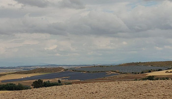 La compañía promotora de una planta fotovoltaica en Fuentelaencina amenaza a los propietarios con una posible expropiación para que le arrienden los terrenos