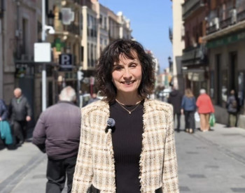 El PSOE critica que “una pizarra” sea lo único que Guarinos es "capaz de ofrecer al comercio local, un sector que tiene abandonado”