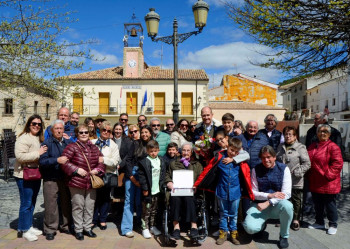 Un siglo echando raíces: Pareja celebra la vida de Luisa Quero