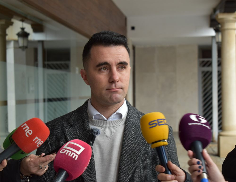 Juan Flores en una imagen de archivo//Imagen: Grupo Municipal del PSOE en el Ayuntamiento de Guadalajara.