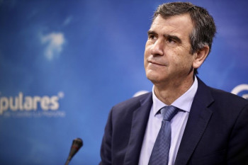 El diputado Antonio Román pregunta al Gobierno si el cierre de la oficina de Correos se debe a los "recortes" de Sánchez