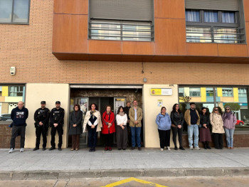 Minuto de silencio en la Subdelegación por el asesinato machista de una mujer en Bizkaia