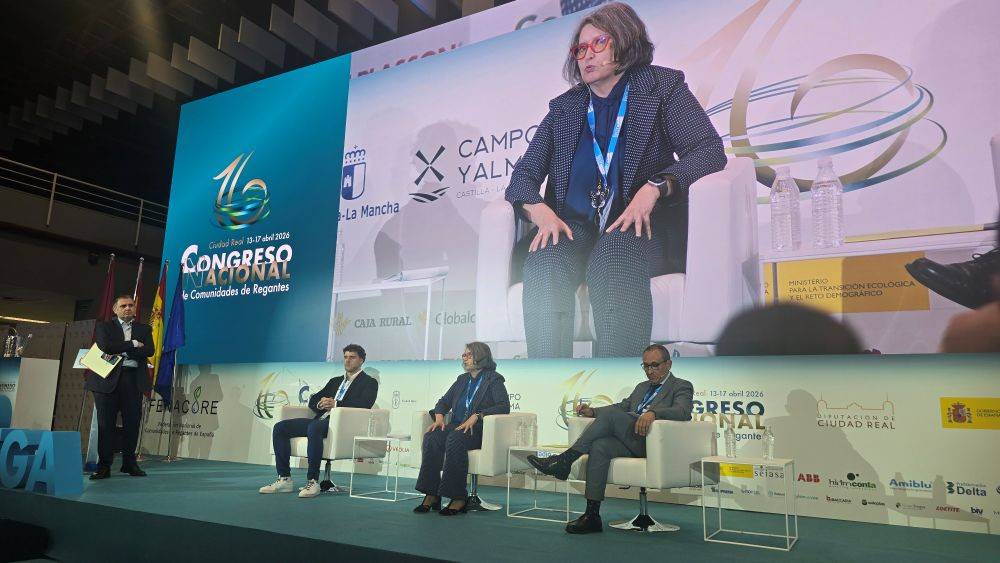 La consejera de Desarrollo Sostenible, Mercedes Gómez, durante el Congreso Nacional de Regantes, celebrado en Ciudad Real. // Imagen: JCCM