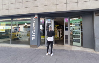 Dudas e incertidumbre en la primera jornada presencial para la regularización de personas migrantes en Guadalajara