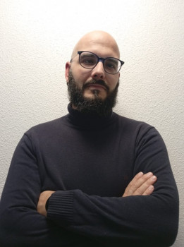 Sergi March, diagnosticado a los 40 años de TID: Cómo vive día a día con 17 identidades