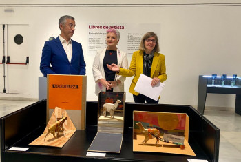 Los libros como objeto artístico en una exposición de la Sala de Arte de la Junta