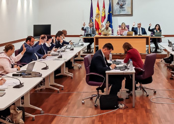 El Ayuntamiento pide soluciones al Gobierno ante el deterioro de Cercanías, los recortes en los Civis y el colapso del transporte interurbano con Madrid