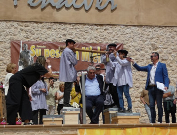 Fernando Romay y Amaya Valdemoro se llevan un premio histórico: 240 kilos de miel de la Alcarria