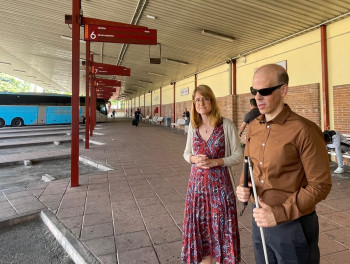 "El nivel de accesibilidad en la estación de autobuses a personas con problemas visuales es bastante deficiente"
