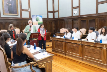 Alumnado de los IES Alejo Vera y Liceo Caracense ganan la fase provincial de la primera Liga regional de Debate Escolar