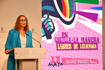La consejera de Igualdad preside en Brihuega el acto institucional contra la LGTBIfobia