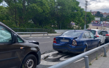 Accidente entre cuatro vehículos en la calle Julián Besteiro