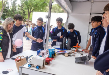 La ciencia toma la Concordia y despierta vocaciones en una feria llena de juventud