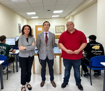 La DGT pone en marcha el aula informatizada de exámenes de conducir en Molina de Aragón
