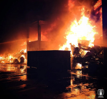 Controlado el incendio de la fábrica de reciclajes de Marchamalo