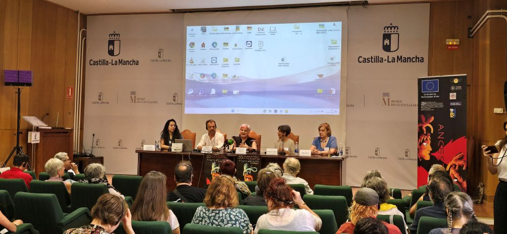 Concha Carlavilla, Javier Toquero, Rosa García, Blanca Calvo y Ana Viñas, durante la inauguración del encuentro//Imagen: SLIJ.